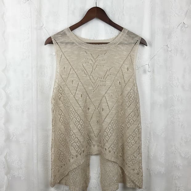 JPN oatmeal ribbon slit vest
