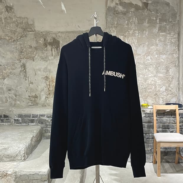 엠부쉬 18F/W 블랙 로고 후디