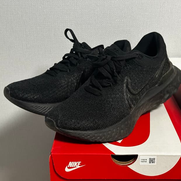 나이키 런닝화 인피니티 런 플라이니트3 트리플블랙