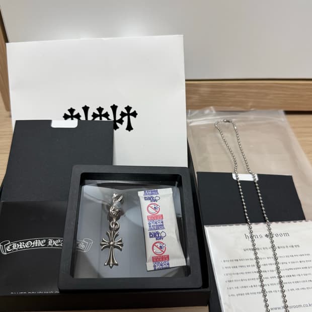 크롬하츠 원볼 타이니 크로스 팬던트