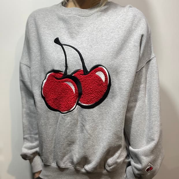 키르시 체리 자수 맨투맨