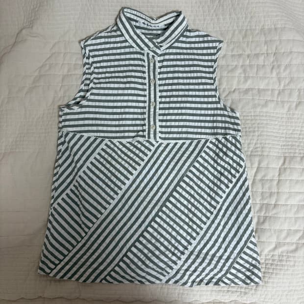 나이스클랍 스트라이프 민소매 블라우스