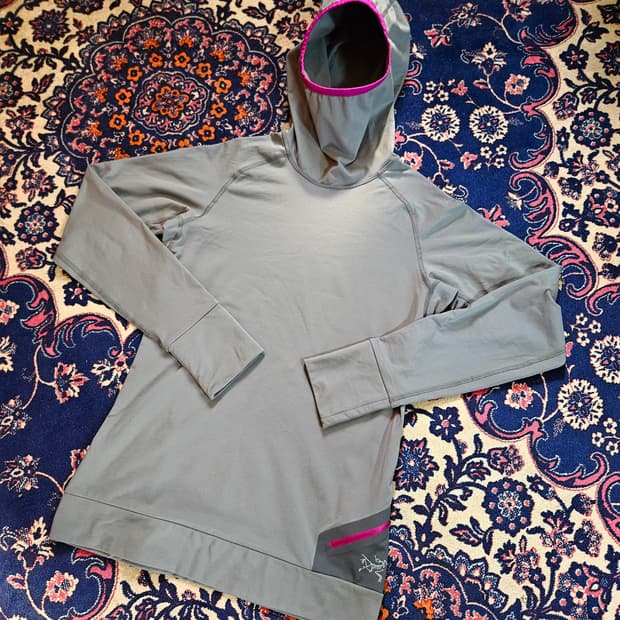 아크테릭스(Arcteryx) 버텍스 후디 기능성 러닝 스웨터