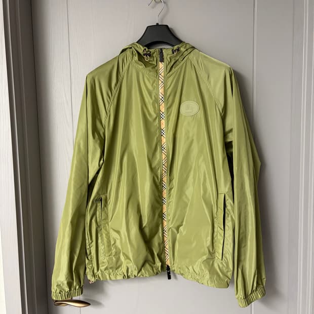 버버리 나일론 자켓 with EKD patch L사이즈 판매합니다