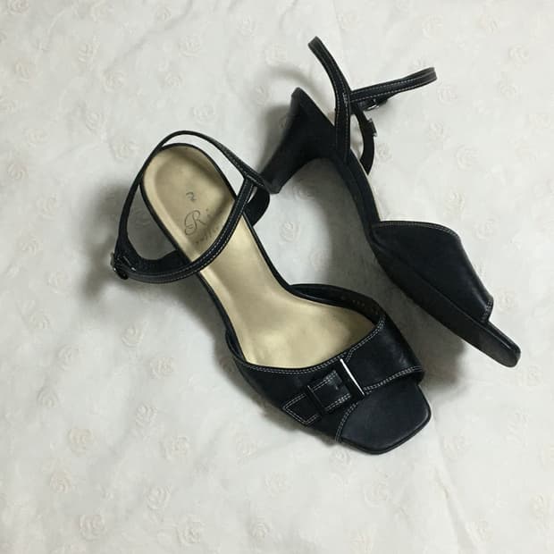 Riz raffinée 블랙 샌들힐 245