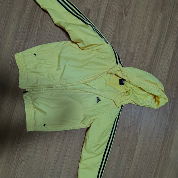 아디다스 경량패딩 겸 바람막이