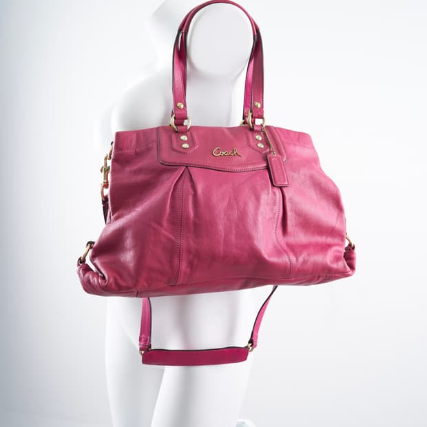 Coach 애쉴리 레더 핫핑크 숄더백
