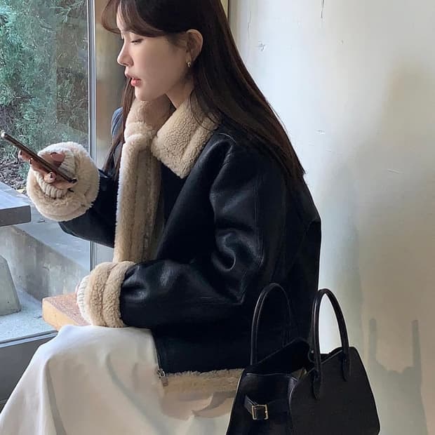 mmore 비건 레더 무스탕 블랙