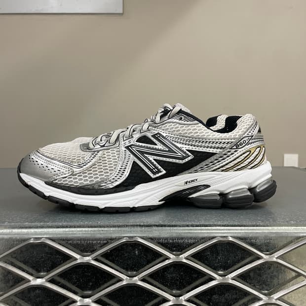 뉴발란스 860v2 화이트 블랙 260