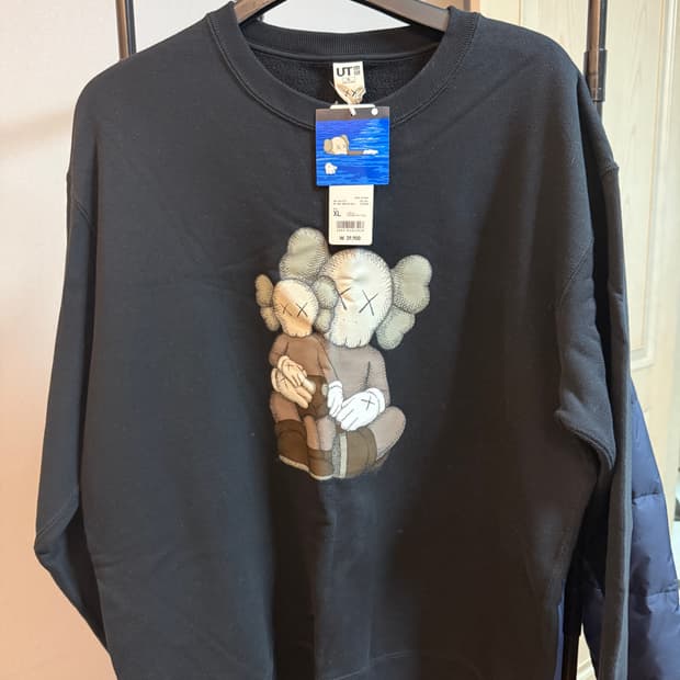 유니클로 카우스 맨투맨 새상품 [XL]