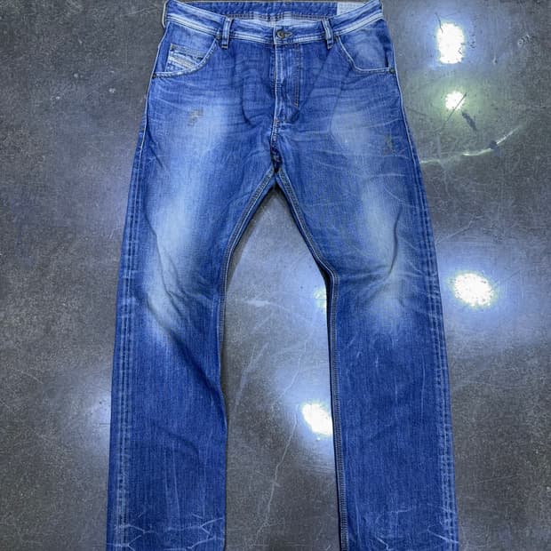 디젤 크룰리 빈티지 워싱 데미지 레귤러 슬림 데님팬츠 32