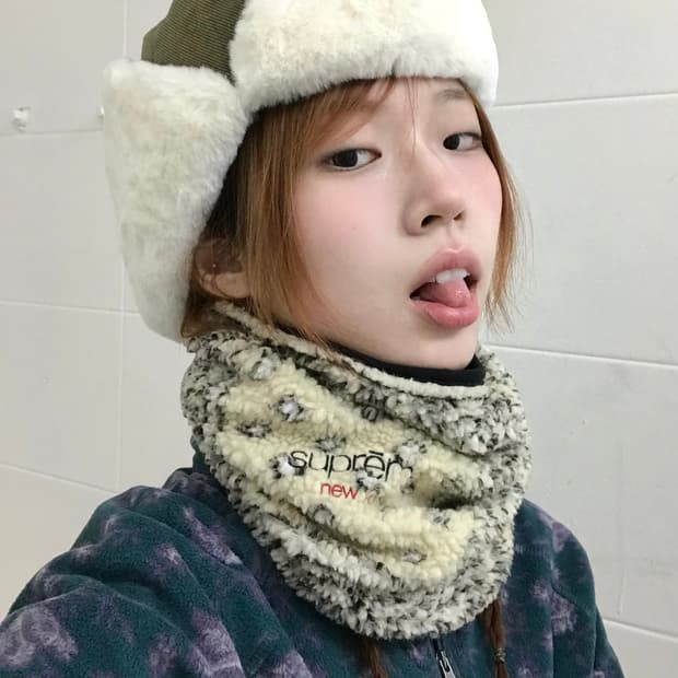 슈프림 페이즐리 플리스 넥워머