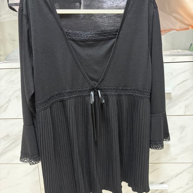 블랙모리티셔츠