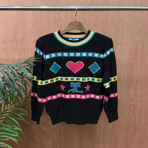 꾸레쥬 긴팔 니트 하트 기하학 패턴 실버 글리터 디테일 레귤러핏 블랙