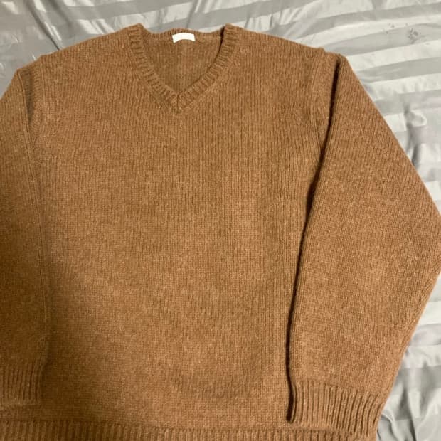 우드비 알파카청키 브이넥 니트