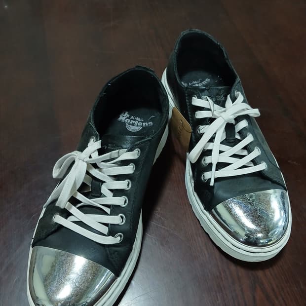 *닥터마틴 블랙 스니커즈 메탈 토캡 포인트 250