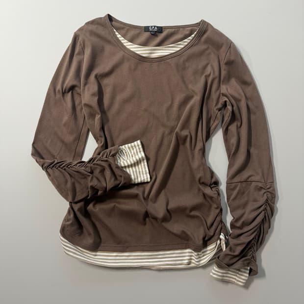 핸드 워머 셔링 디테일 레이어드 롱 슬리브 티