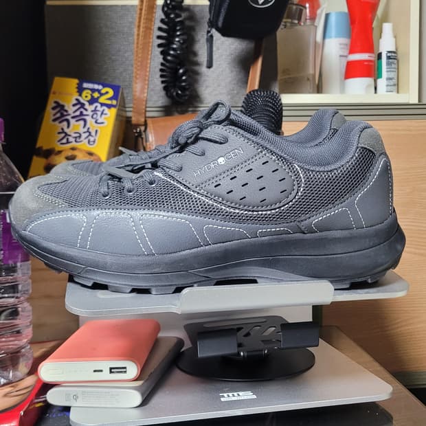 하이드로겐 스니커즈