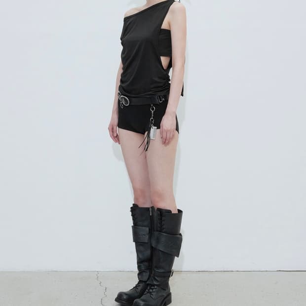 SIDE HOLED LAYERED TOP, BLACK 보헴서 탑
