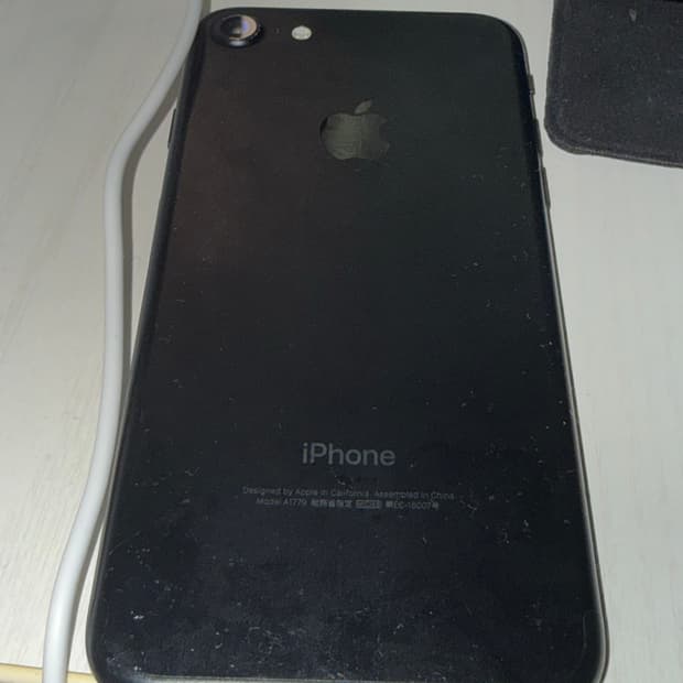 아이폰7 매트블랙 128기가 69% 순정 판매