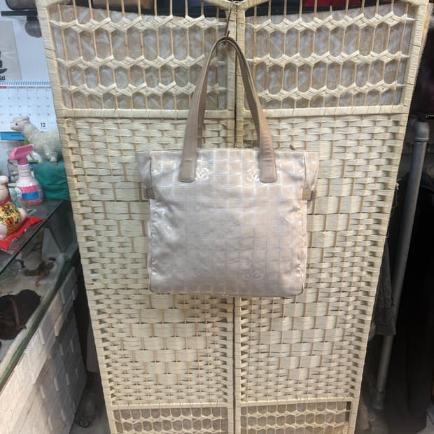 정품 샤넬 뉴트래블 쇼퍼백 팝니다