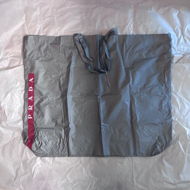 프라다 실버 에코백