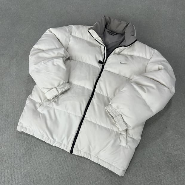 나이키 올드스쿨 화이트 패딩 점퍼 m