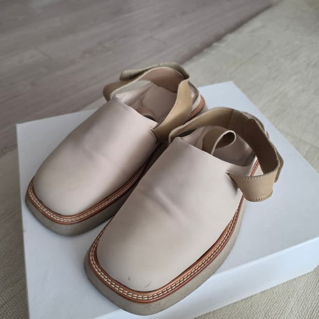 자크뮈스 뮐 다크베이지 42사이즈 판매합니다