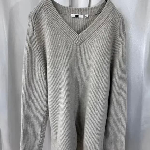 유니클로U 유메르 그레이 브이넥 울니트