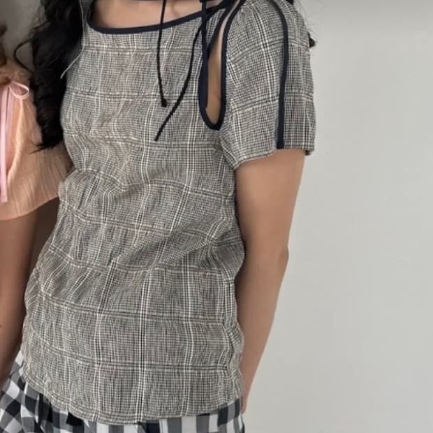 fa.er.ie 샵페어리 컷아웃 블라우스