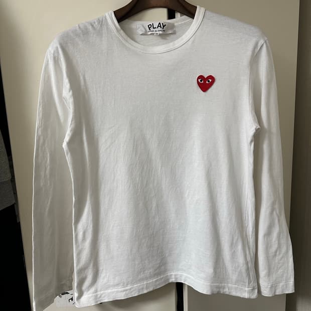 꼼데가르송 흰색 긴팔 티셔츠 하트 로고 M(90-95)