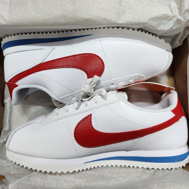 새상품 나이키 코르테즈 화이트 DN1791-108 240사이즈