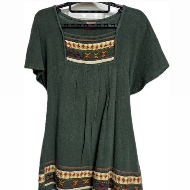 모리 자수 반소매 탑