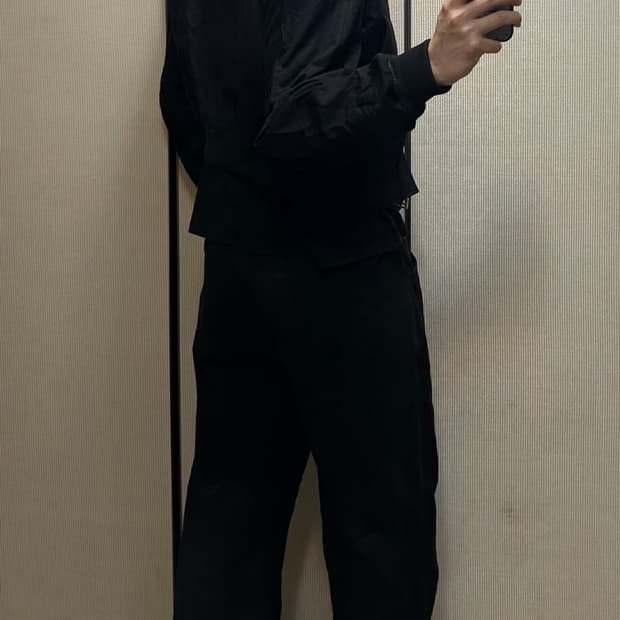 우영미 크롭 블랙 봄버