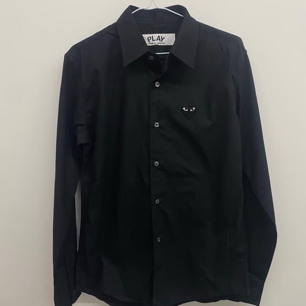 꼼데가르송 플레이 하트 와펜 셔츠 블랙