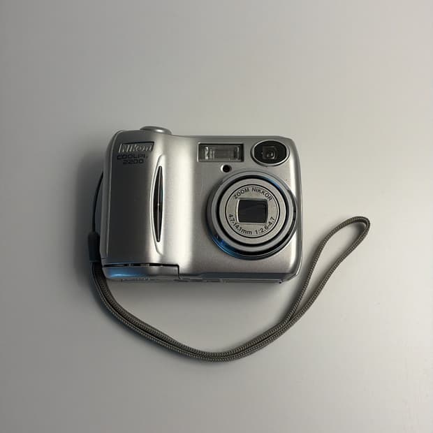 Nikon COOLPIX 2200