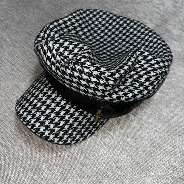 블랙&화이트 하운드투스 캡 / 벨트 디테일 / 클래식 스트릿 모자
