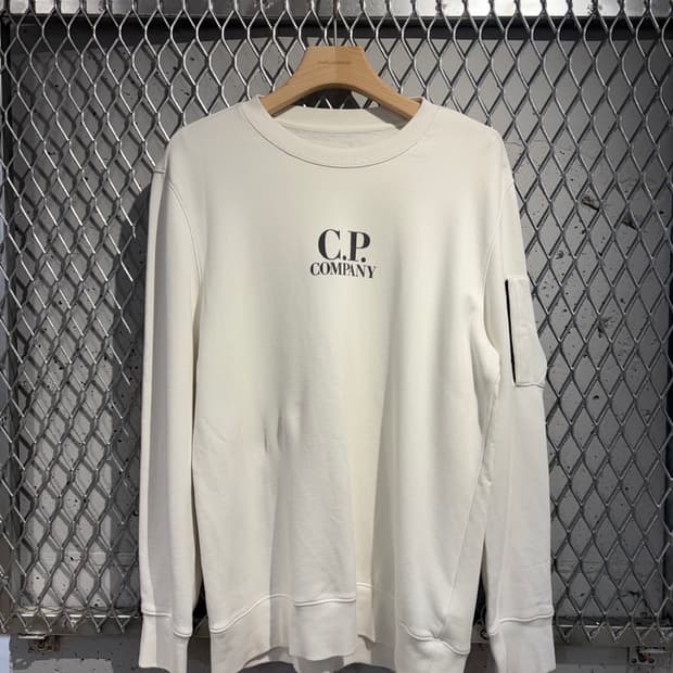 C.P. Company 고글 백 프린팅 렌즈 와펜 맨투맨