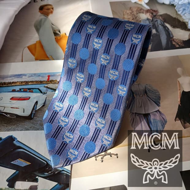 MCM 실크 블루 올오버 로고 넥타이 8.7cm A등급 A19436
