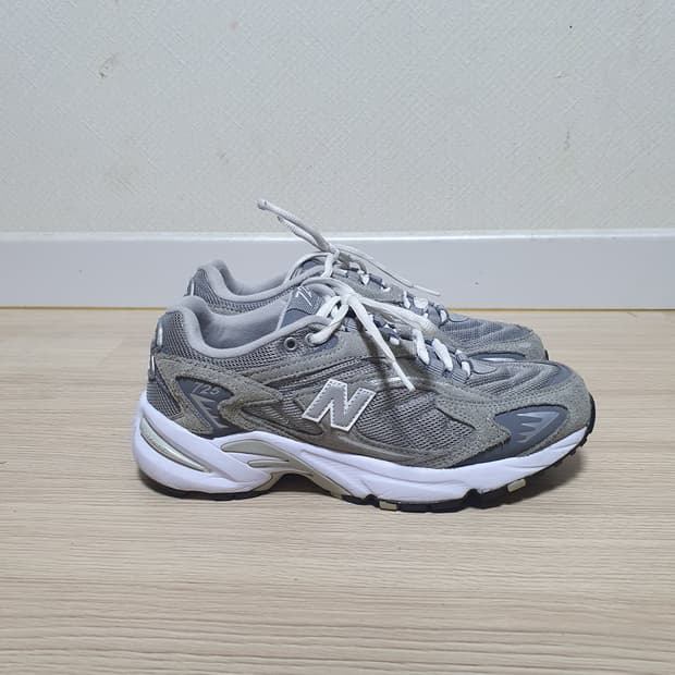 뉴발란스 725 그레이 운동화 240