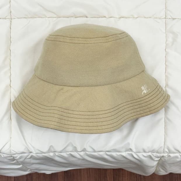 courreges / 꾸레쥬 베이지 버킷햇