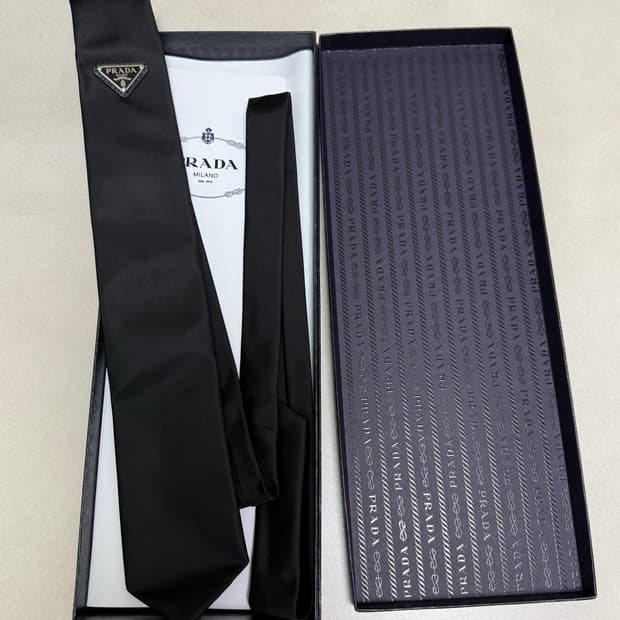 프라다 리아일론 개버딘 타이 블랙
