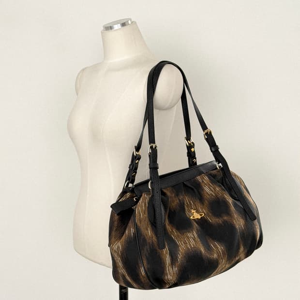 비비안웨스트우드 하라코 레오파드 리미티드 숄더백