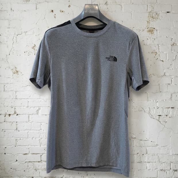 노스페이스 반팔티 90 사이즈