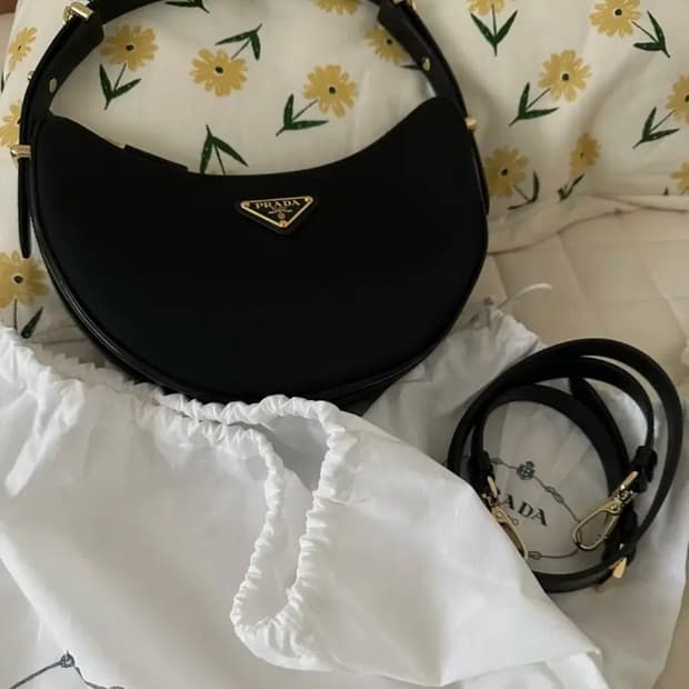 프라다 아르케 가방