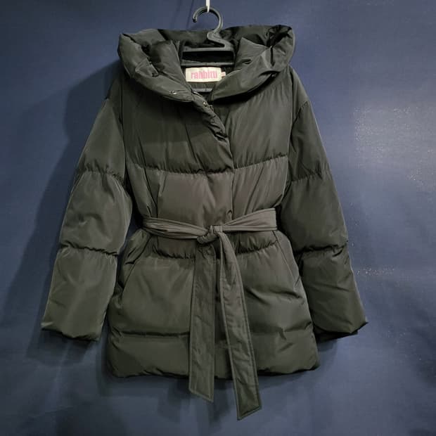 래비티 구스다운 벨트 패딩