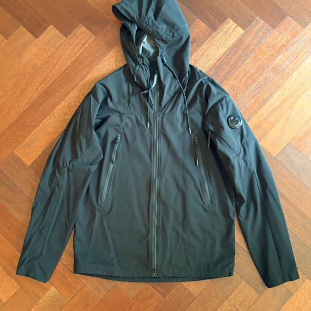 C.P. Company 블랙 경량 후드 바람막이