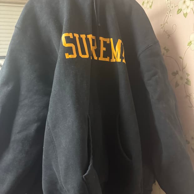 슈프림 바시티후드티 23fw