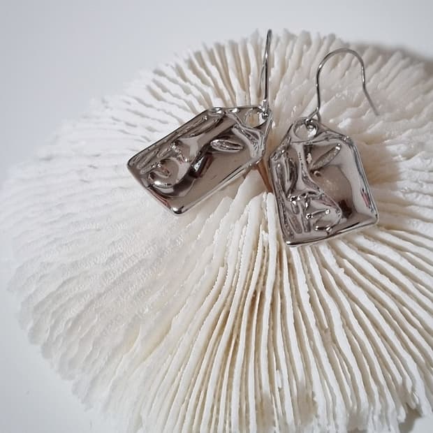 핸드메이드) 새상품 은침 페이스조각 귀걸이