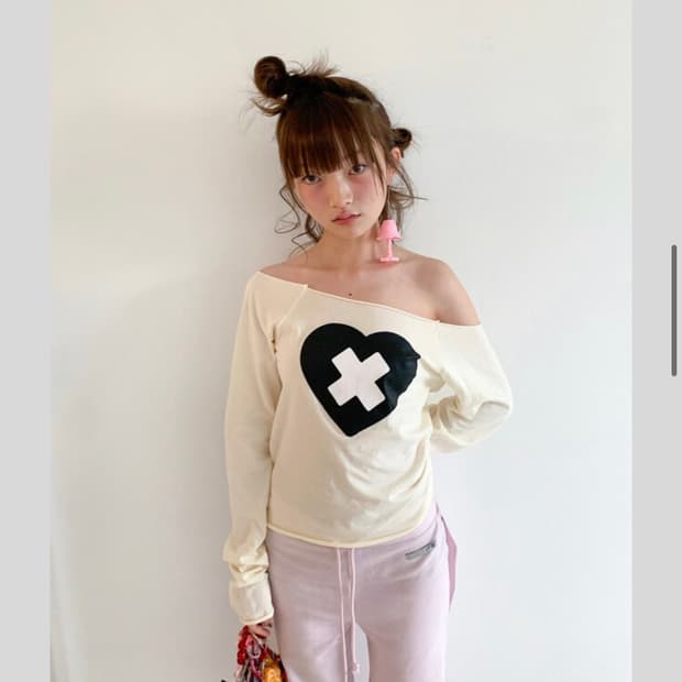 샵페어리 cross heart cut off t-shirt (cream)
